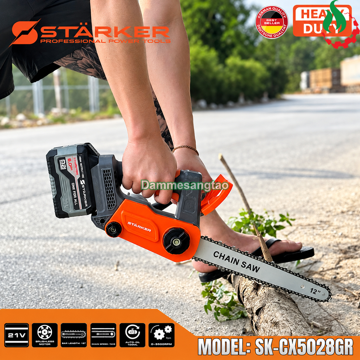 Máy cưa xích pin STARKER SK-CX5028GR 12 inch sử dụng cắt thân cây gỗ thực tế