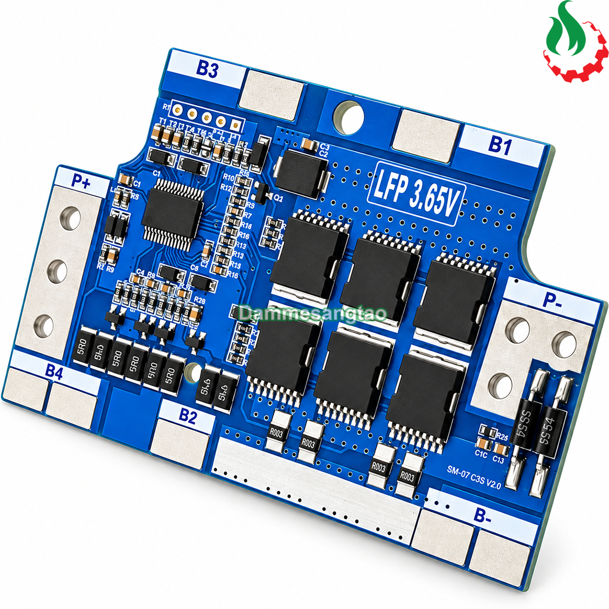 Mạch BMS 4S LiFePO4 12.8V 50A chụp nghiêng với MOSFET công suất và cổng đấu pin